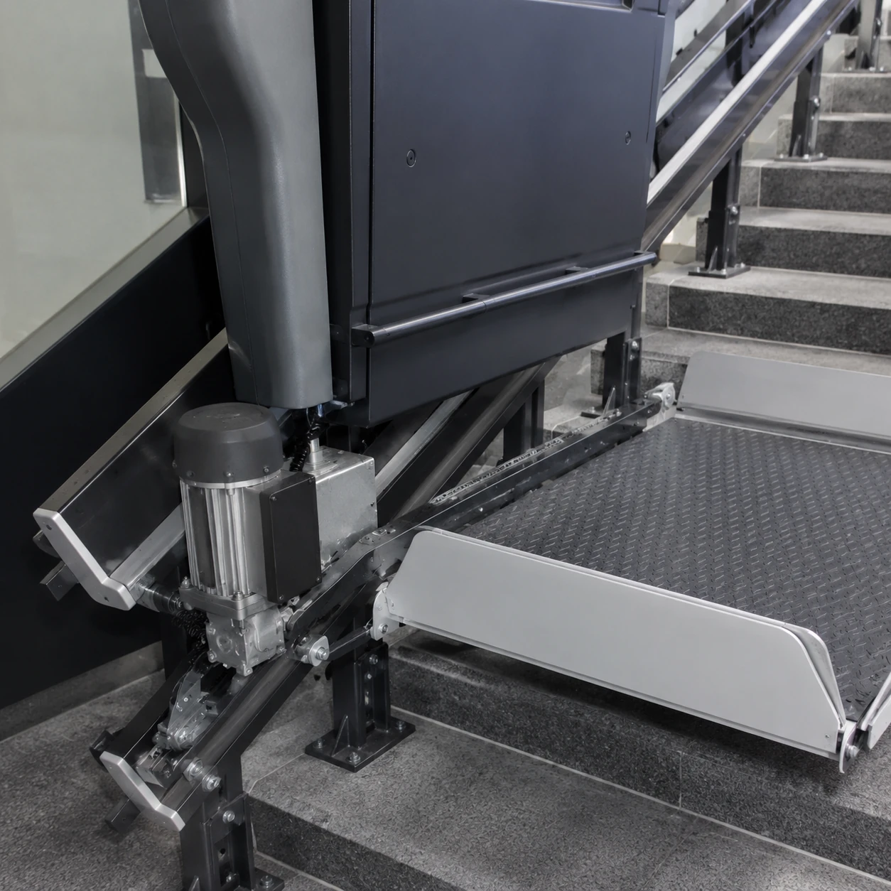 Standard wheelchair platform lift dimensions and clearance space